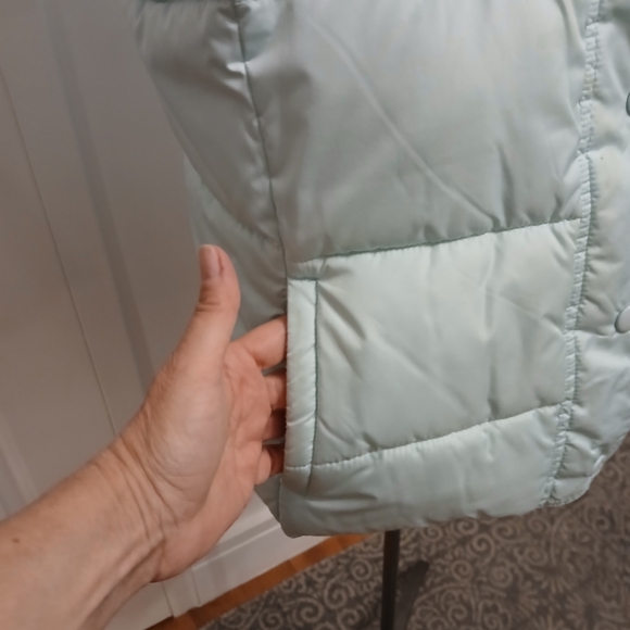 Old Navy Puffer Vest L woman light blue - Picture 4 of 6